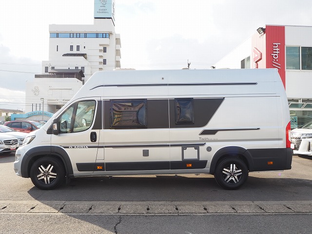 輸入車　新車