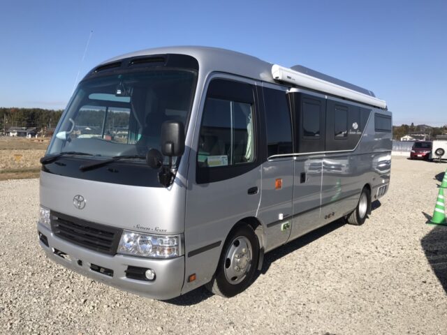 バスコン　大型キャンピングカー
